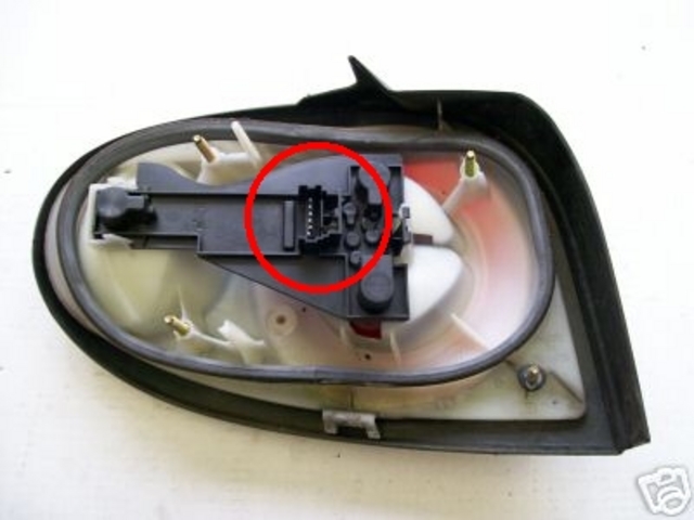 Rescued attachment Megane Coupe rear light - back.jpg
